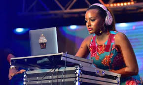 DJ899